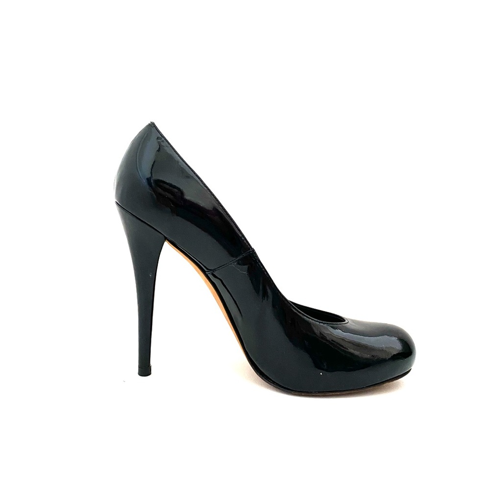 STUART WEITZMAN- black patent leather heels- Size8